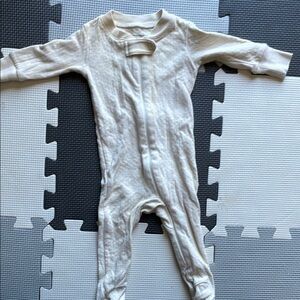 GUC Noble Cream Pointelle Onesie 3-6M